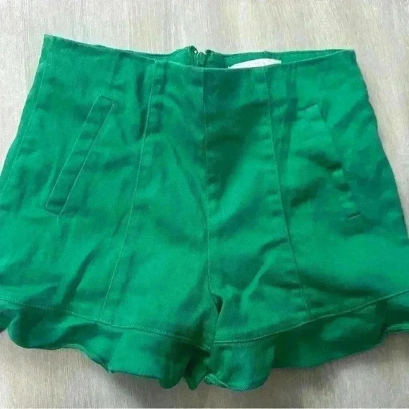 31. GB Girls green shorts size 5T - Picture 2 of 4